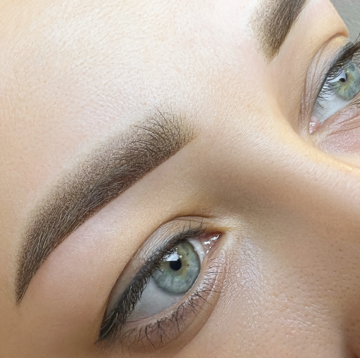 Cejas efecto polvo